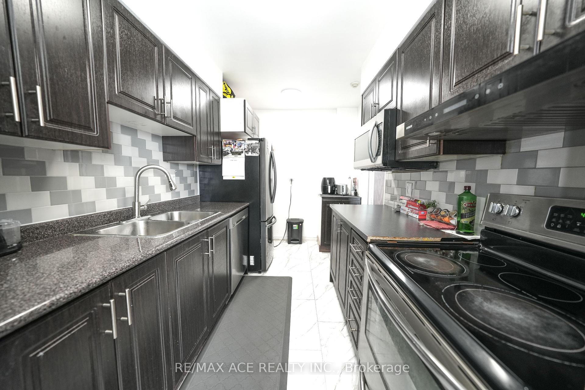 2 Bedrooms Condo at 301 Prudential, Toronto For sale