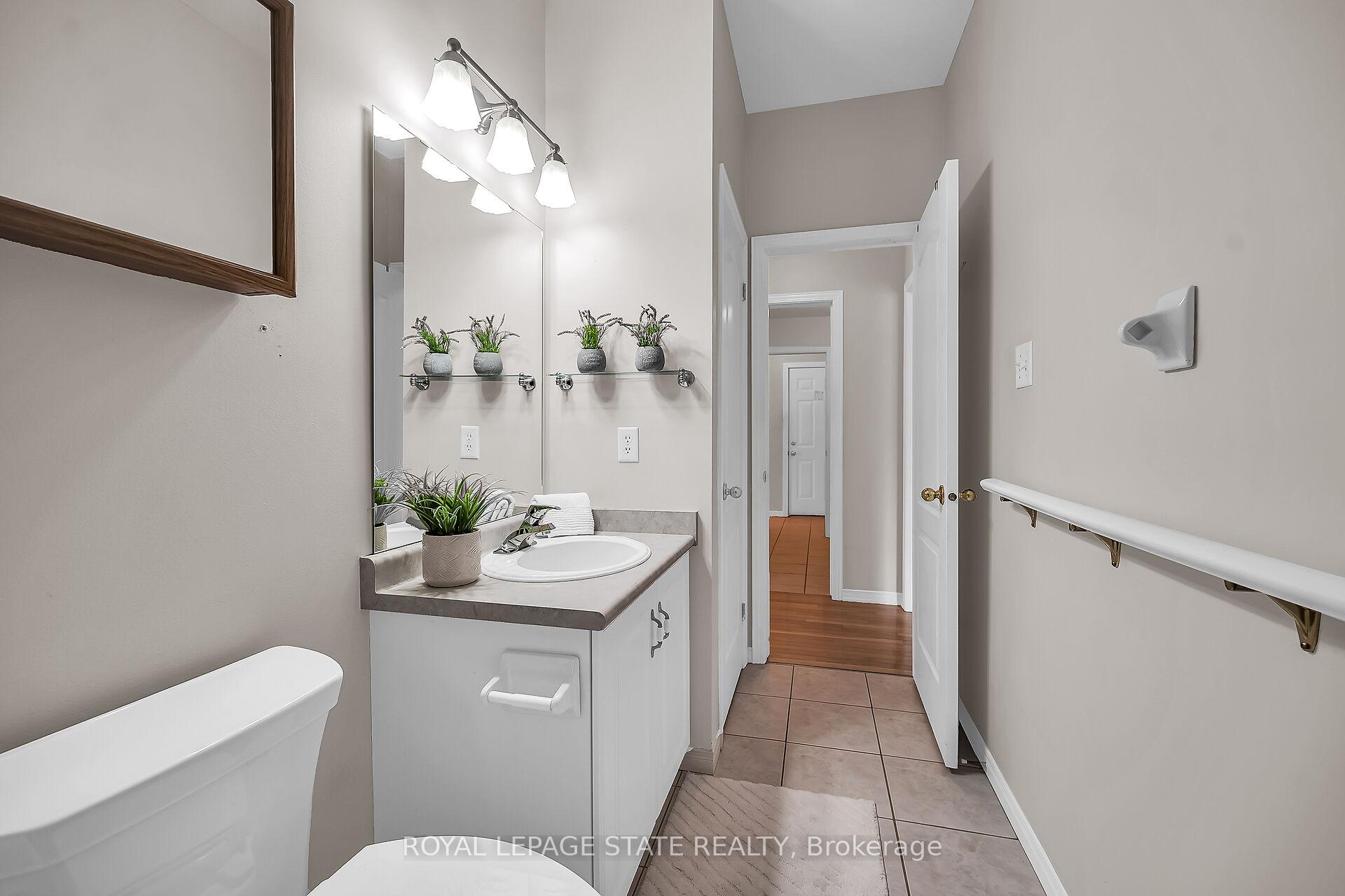 3 Bedrooms Condo at 212 Stonehenge,  Hamilton For sale