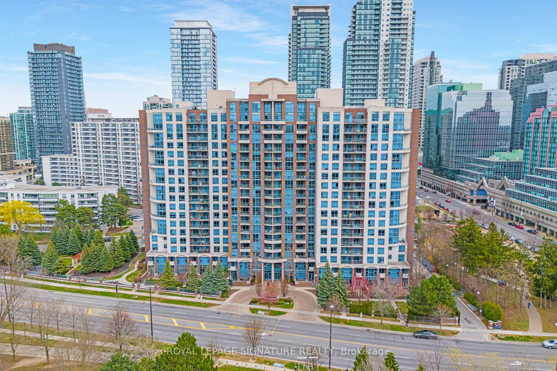 2 Bedrooms Condo at 233 Beecroft, Toronto For sale