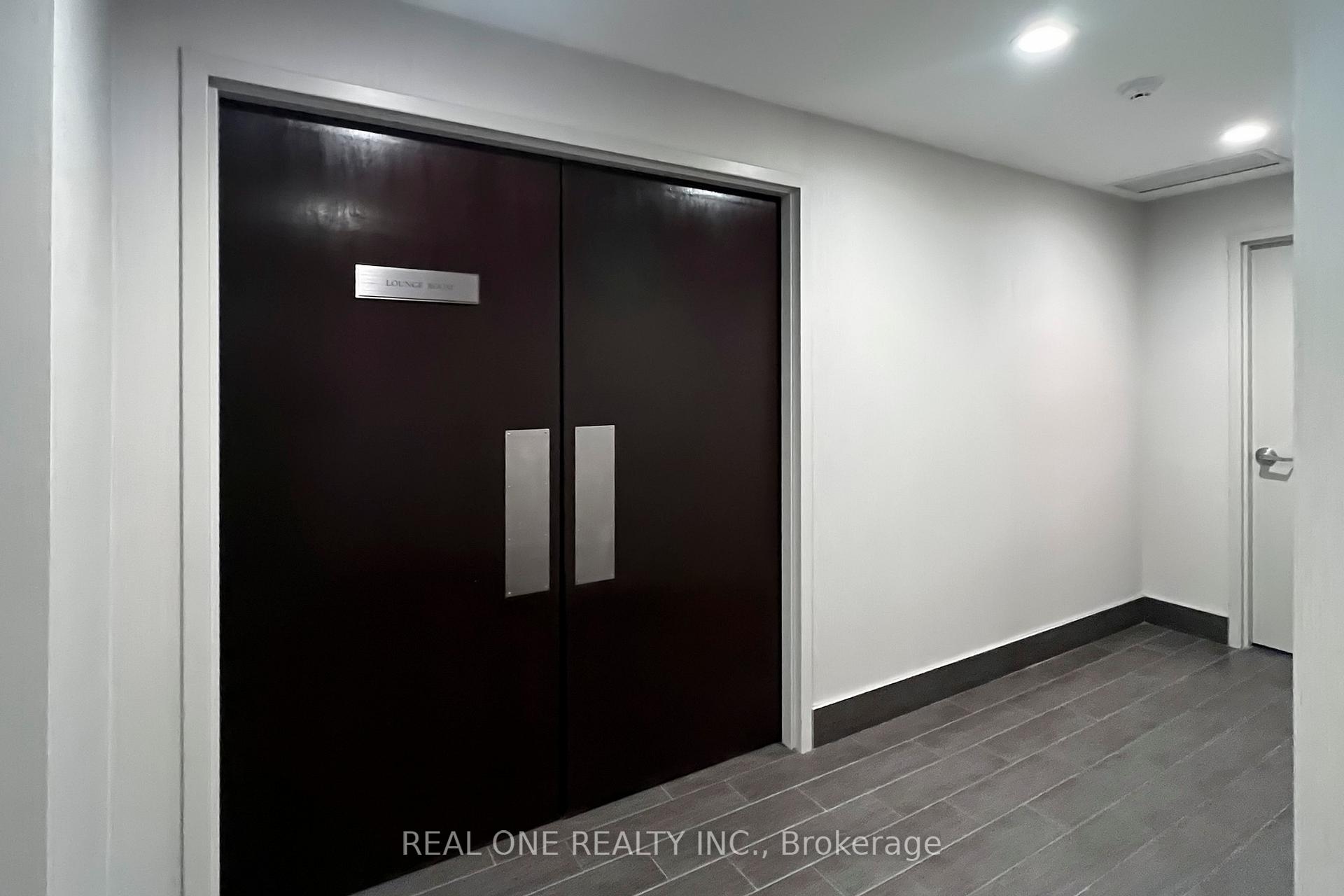 2 Bedrooms Condo at 8 Covington, Toronto For sale