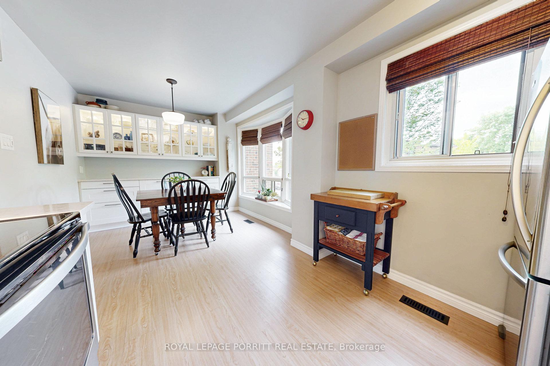 3 Bedrooms Condo at 3395 Cliff, Mississauga For sale