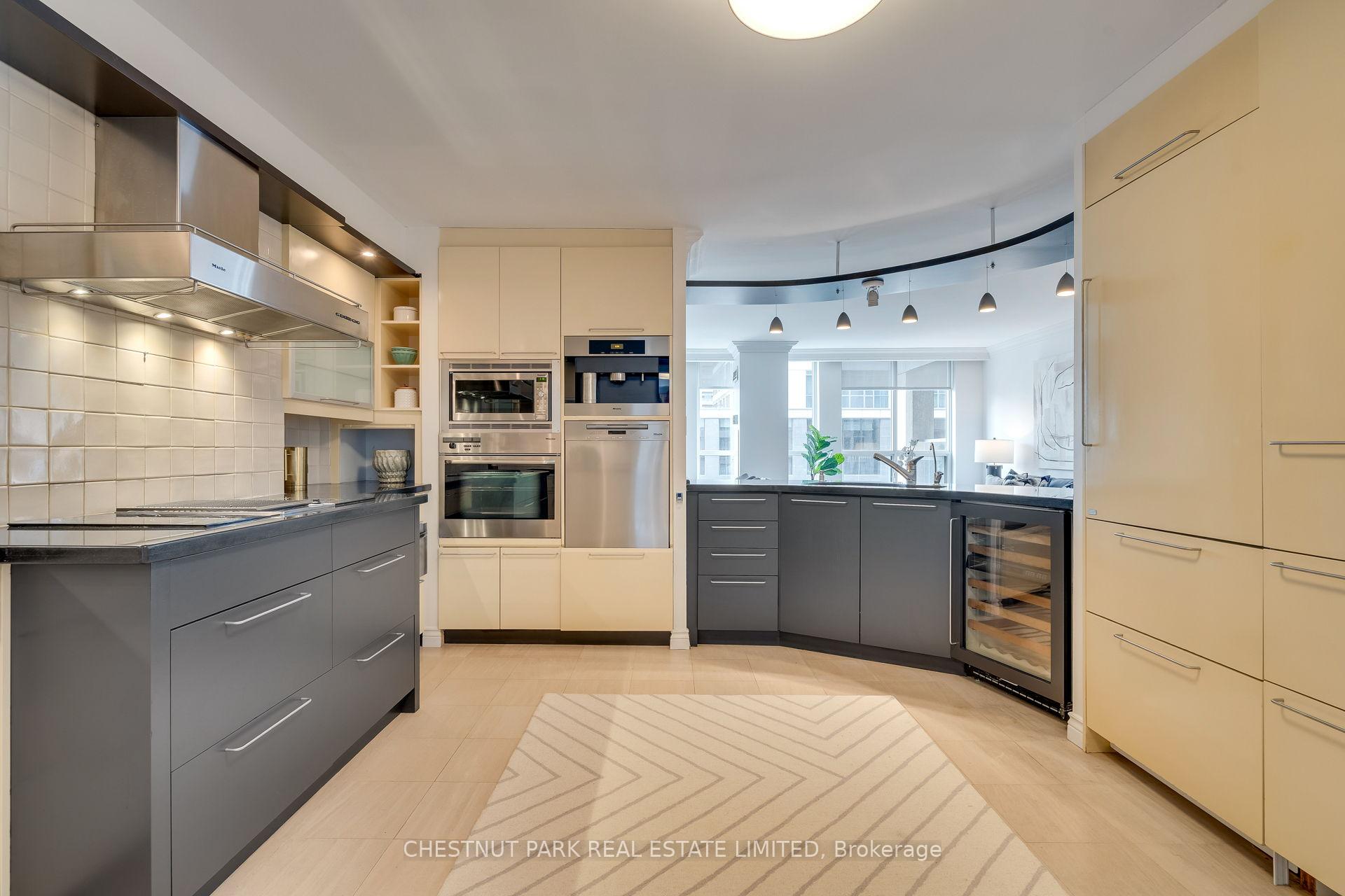 3 Bedrooms Condo at 388 Bloor, Toronto For sale