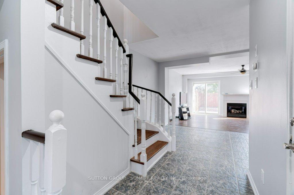 3 Bedrooms Condo at 1489 Heritage,  Oakville For sale
