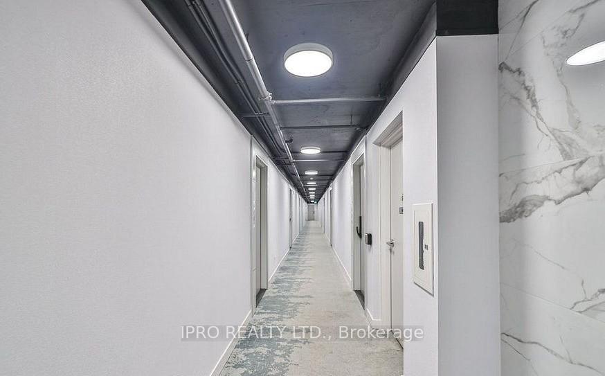 2 Bedrooms Condo at 3200 Dakota, Burlington For sale