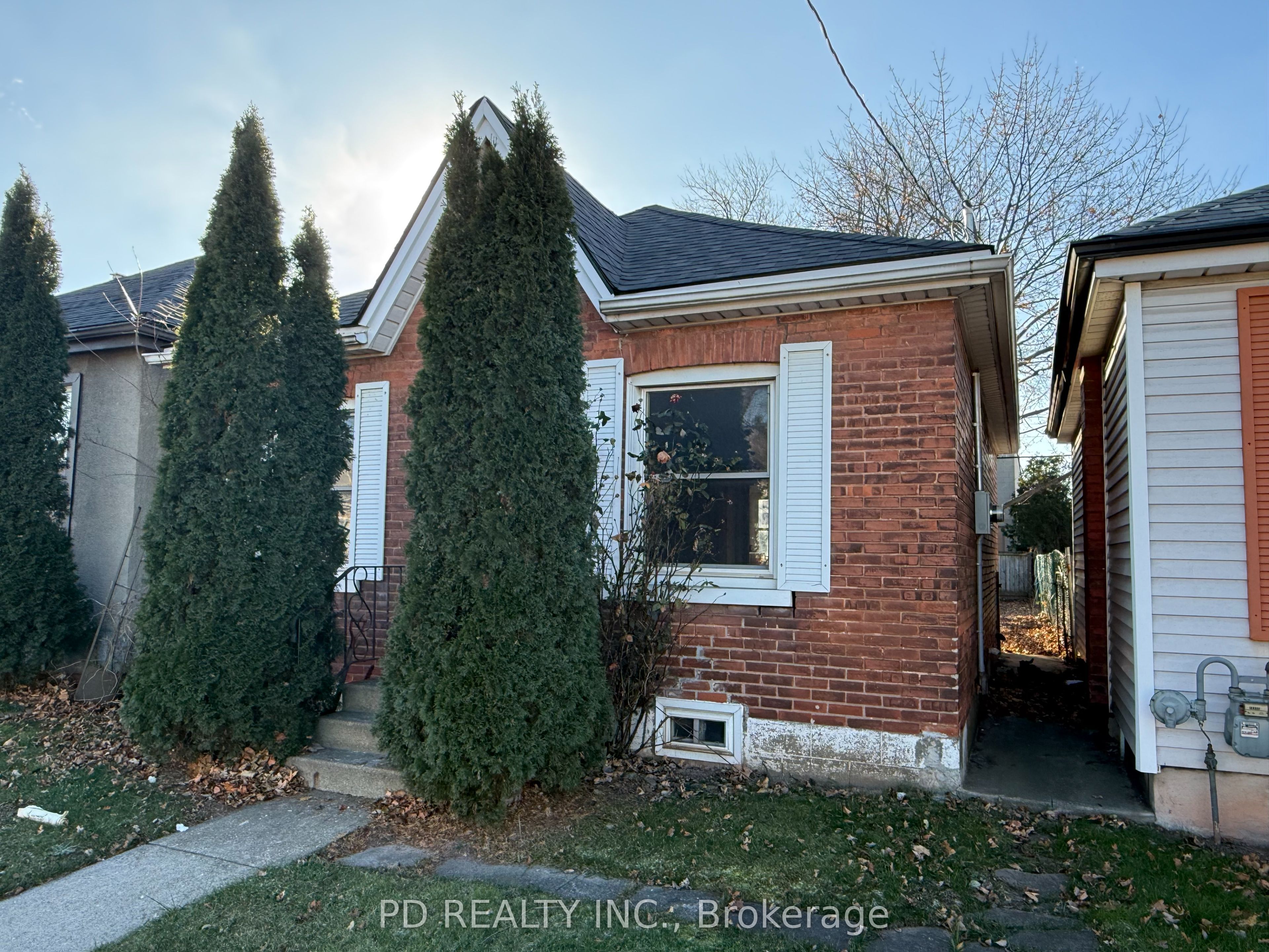 28 Harrison Avenue, Hamilton, ON L8H 2Z7