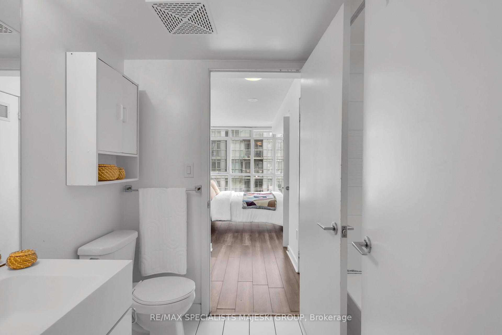 2 Bedrooms Condo at 21 Iceboat,  Toronto For sale