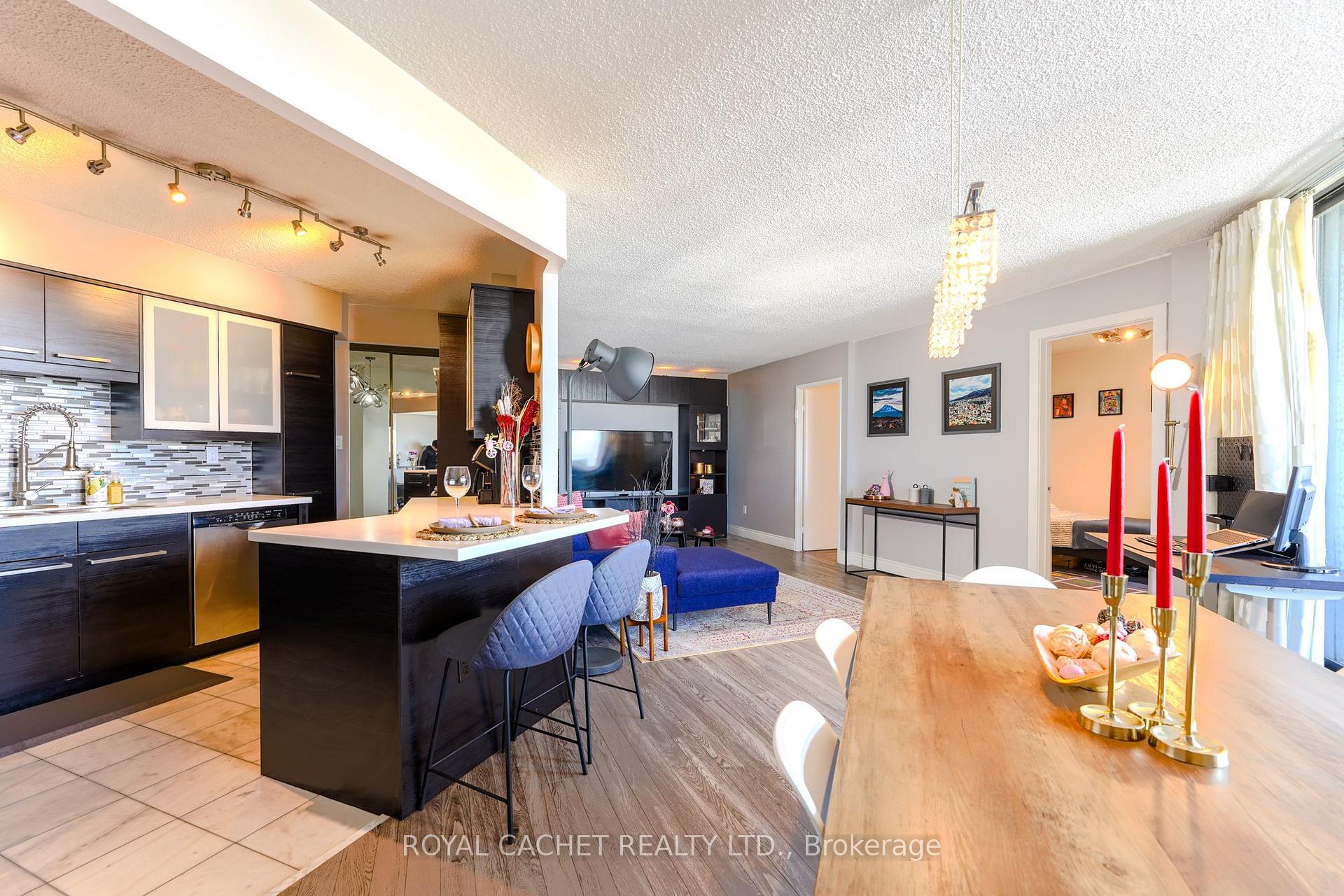 3 Bedrooms Condo at 75 Graydon Hall, Toronto For sale