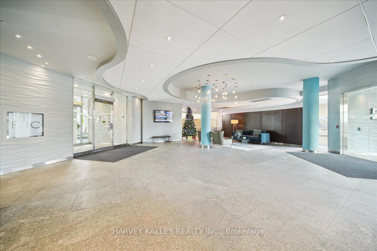 2 Bedrooms Condo at 550 Queens, Toronto For sale