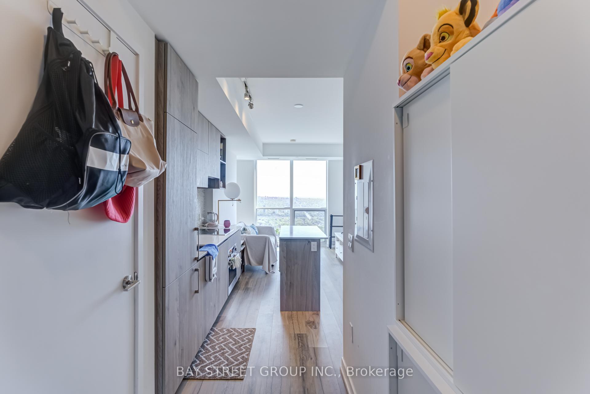 2 Bedrooms Condo at 1 Yorkville, Toronto For sale