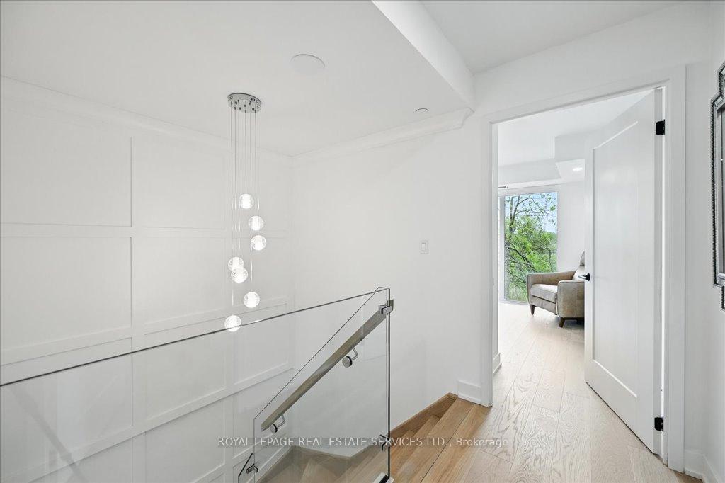 3 Bedrooms Condo at 2489 Taunton, Oakville For sale