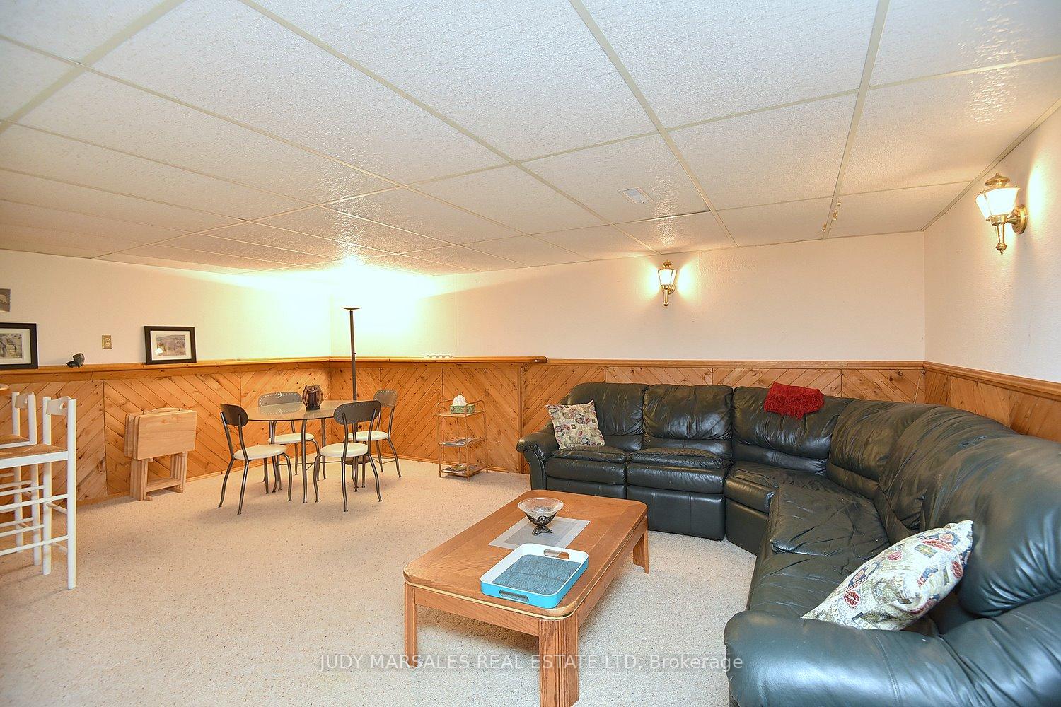 3 Bedrooms Condo at 644 Upper Paradise,  Hamilton For sale
