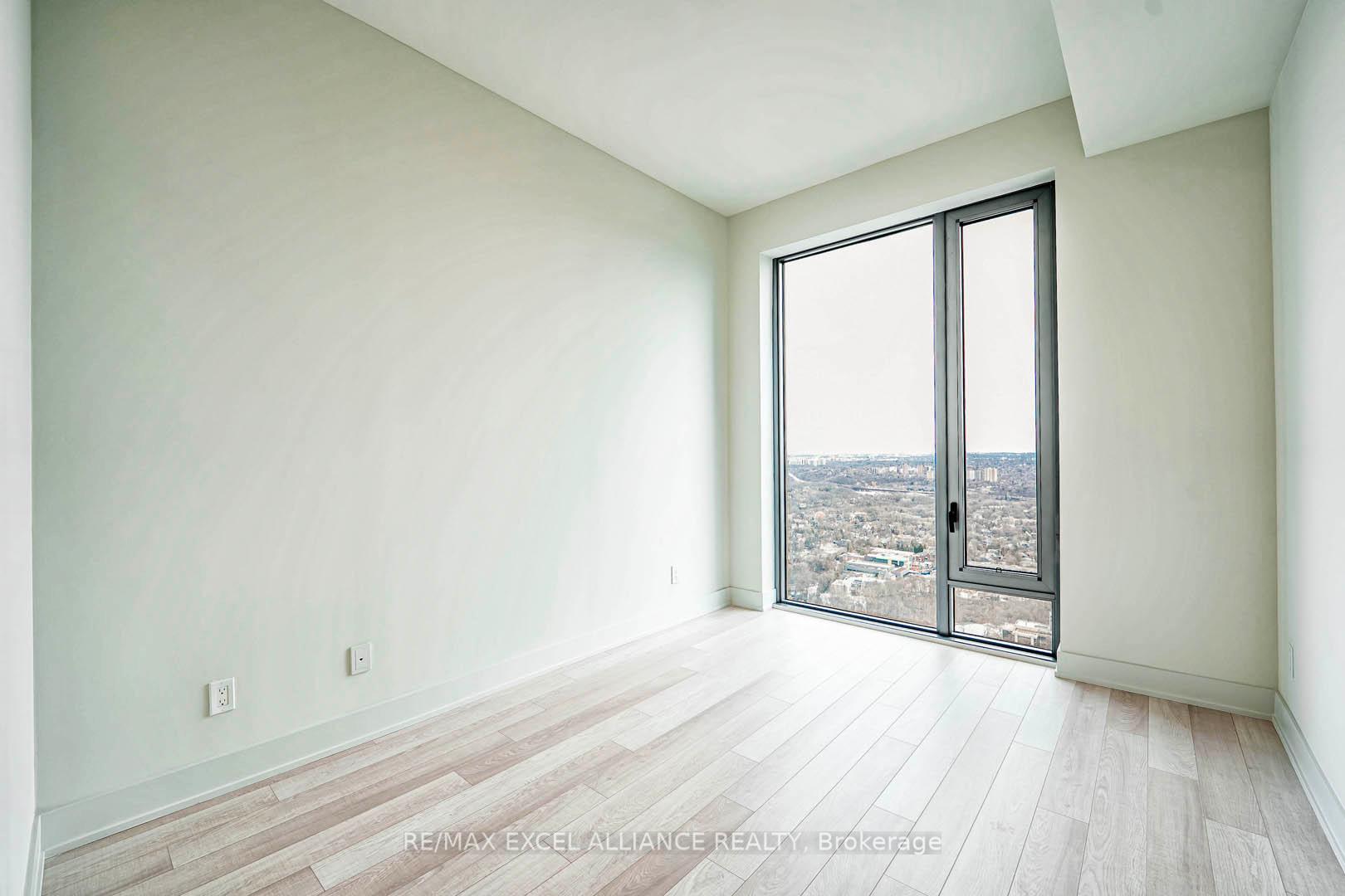 3 Bedrooms Condo at 8 Cumberland,  Toronto For sale