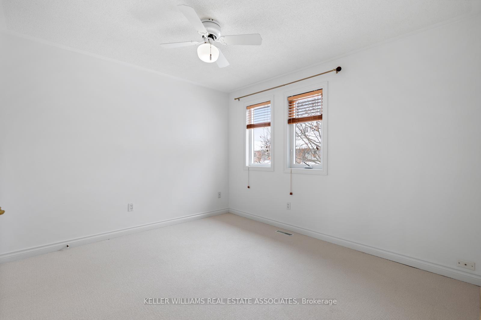 3 Bedrooms Condo at 5480 Glen Erin, Mississauga For sale
