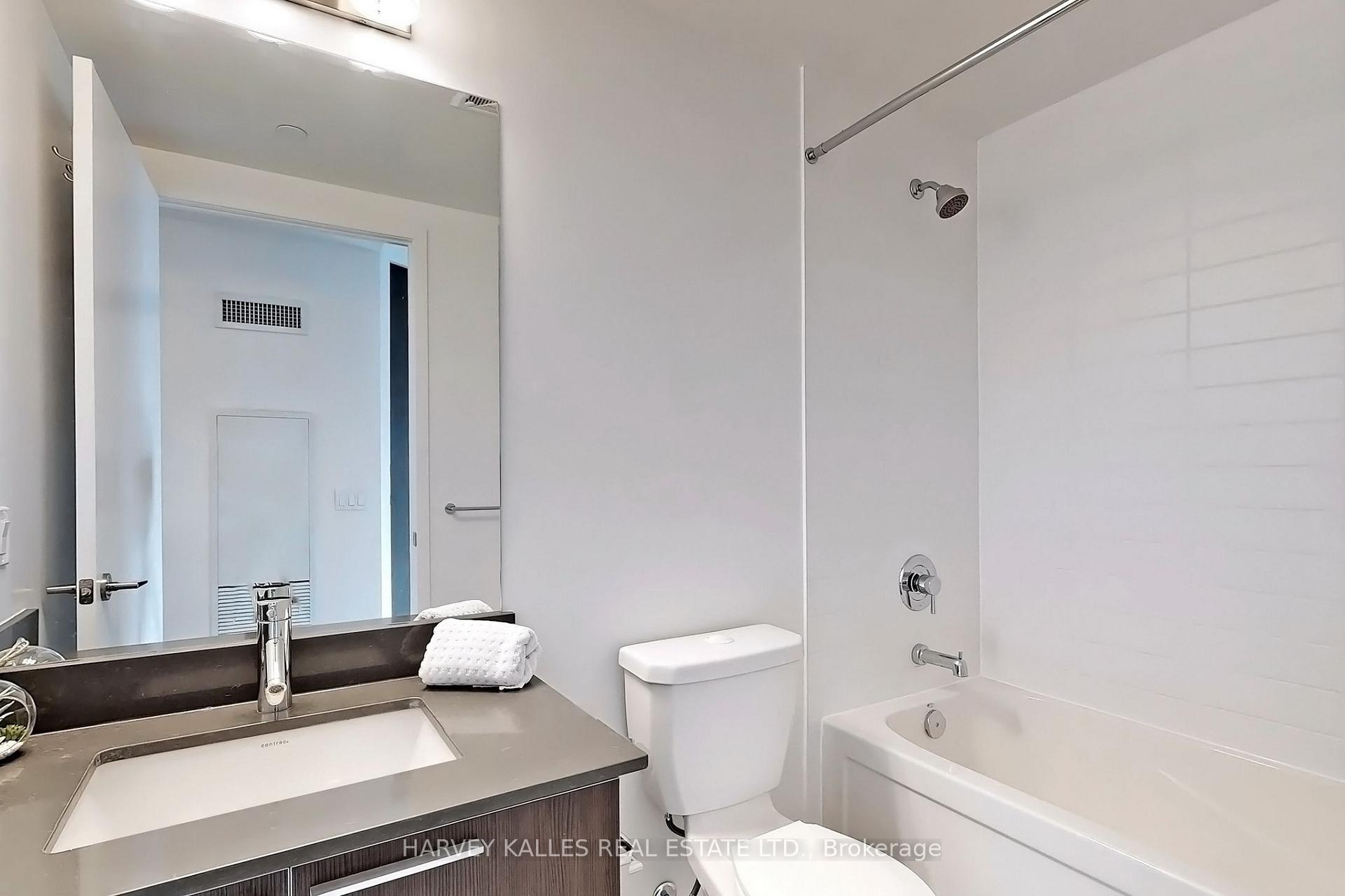 2 Bedrooms Condo at 10 Park Lawn, Toronto For sale