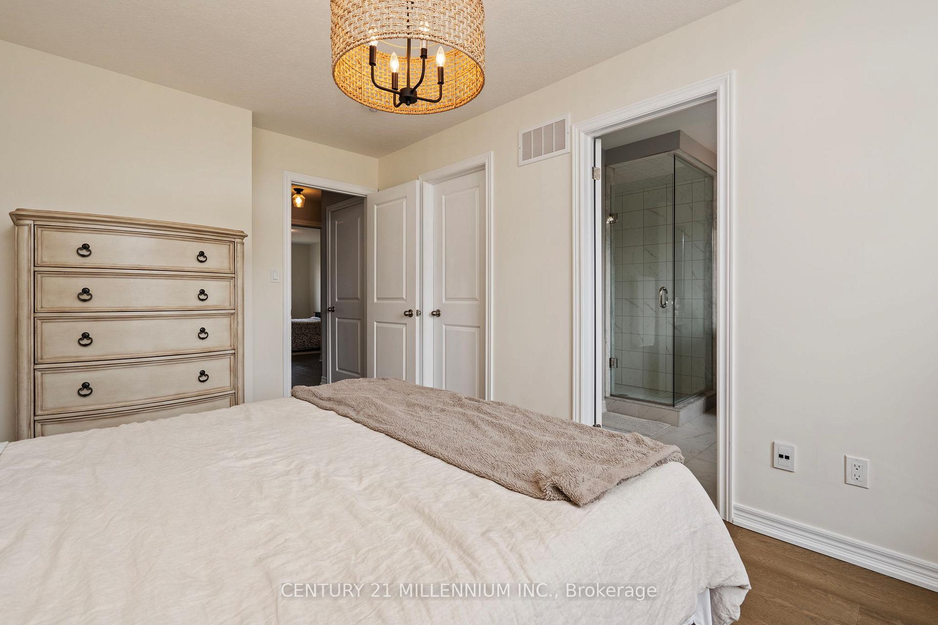 3 Bedrooms Condo at 19 Arietta, Hamilton For sale