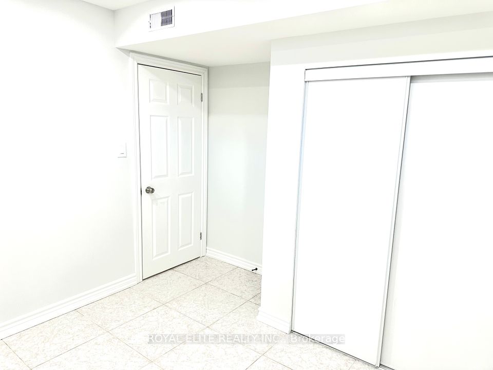 https://trreb-image.ampre.ca/xk-U3Zcx2E8ofHOpPCAftY530fSMRkNIGaODD5RCZ-w/rs:fit:960:960/wm:.5:so:0:50:.4/wmsh:10/wmt:PHNwYW4gZm9yZWdyb3VuZD0nd2hpdGUnIGZvbnQ9JzY4Jz5ST1lBTCBFTElURSBSRUFMVFkgSU5DLiwgQnJva2VyYWdlPC9zcGFuPg/L3RycmViL2xpc3RpbmdzLzQwLzU2LzcyLzY0L3AvZDlhOWNlNGItMjkzMy00N2ZmLTk1ZDMtNTFlNzc4ODIwM2NhLmpwZWc.jpg