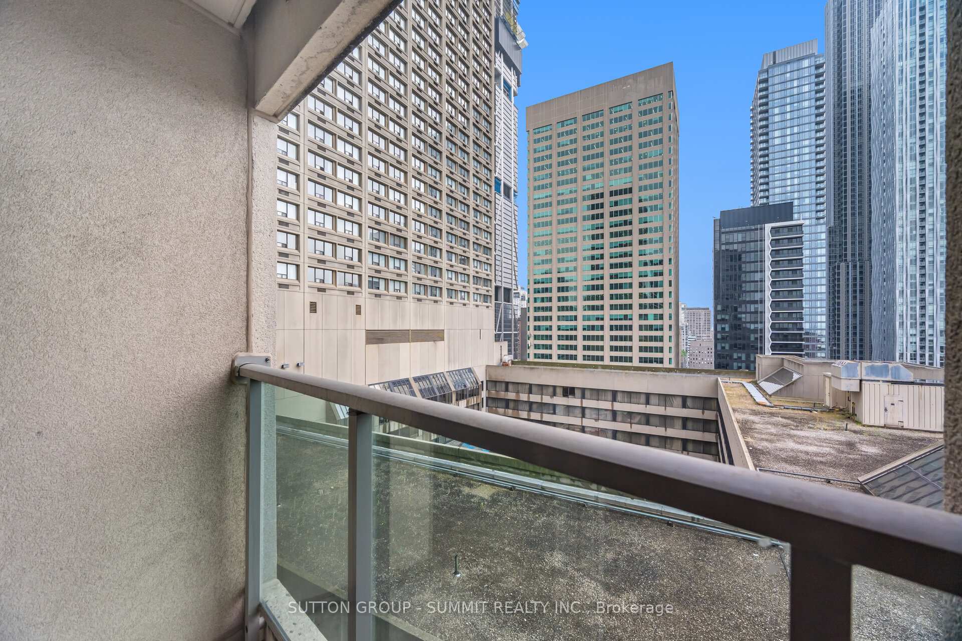 2 Bedrooms Condo at 8 Park, Toronto For sale