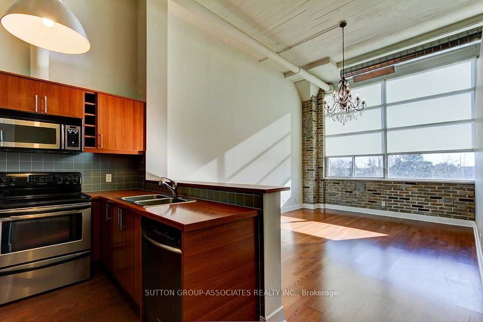 1001 Roselawn
