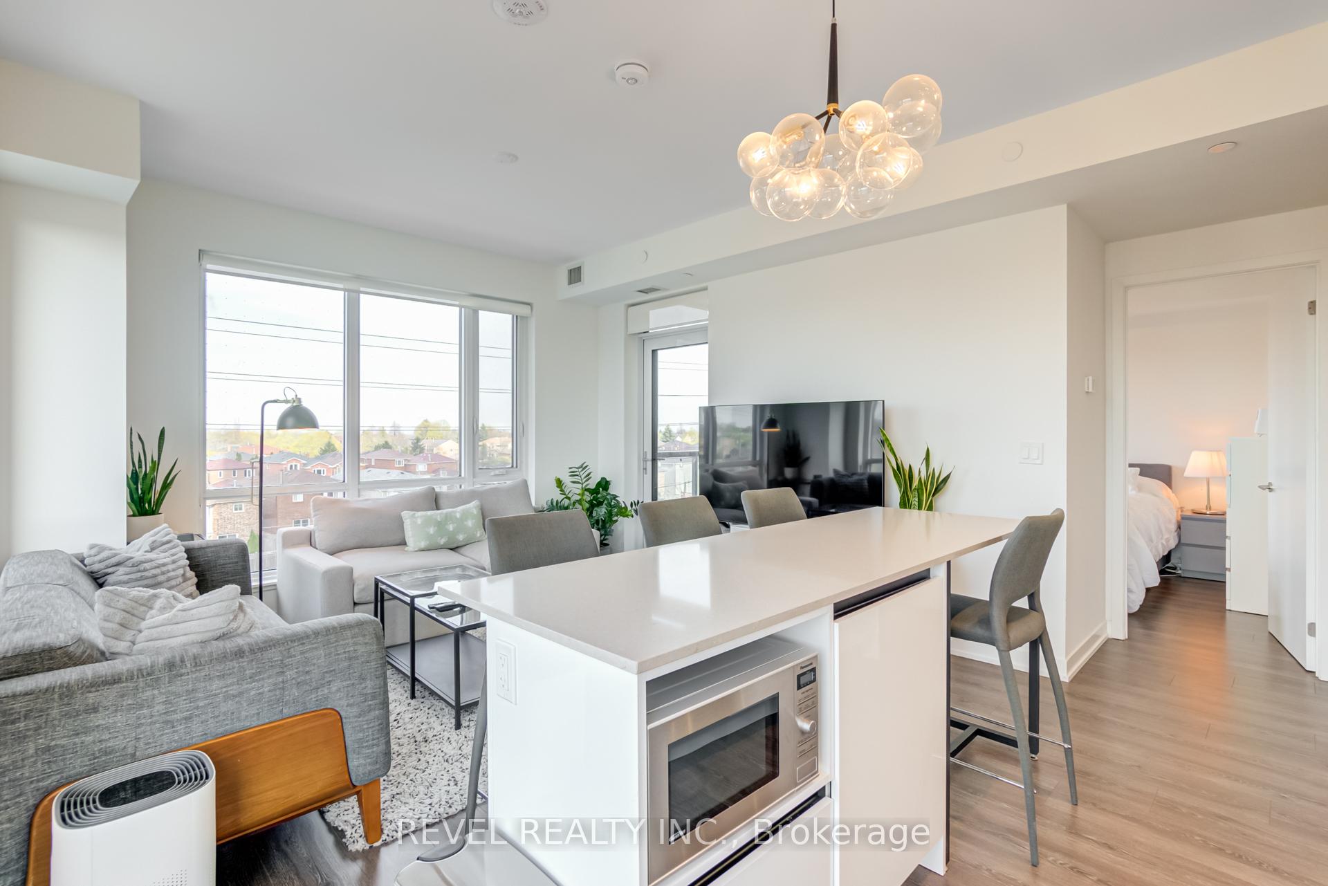 2 Bedrooms Condo at 7950 Bathurst, Vaughan For sale
