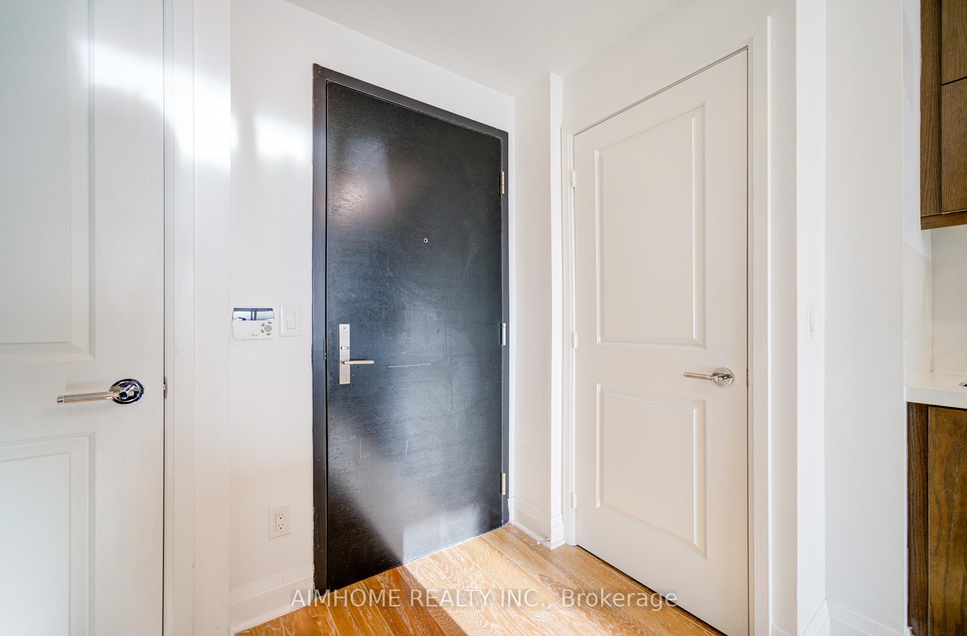 2 Bedrooms Condo at 1080 Bay, Toronto For sale