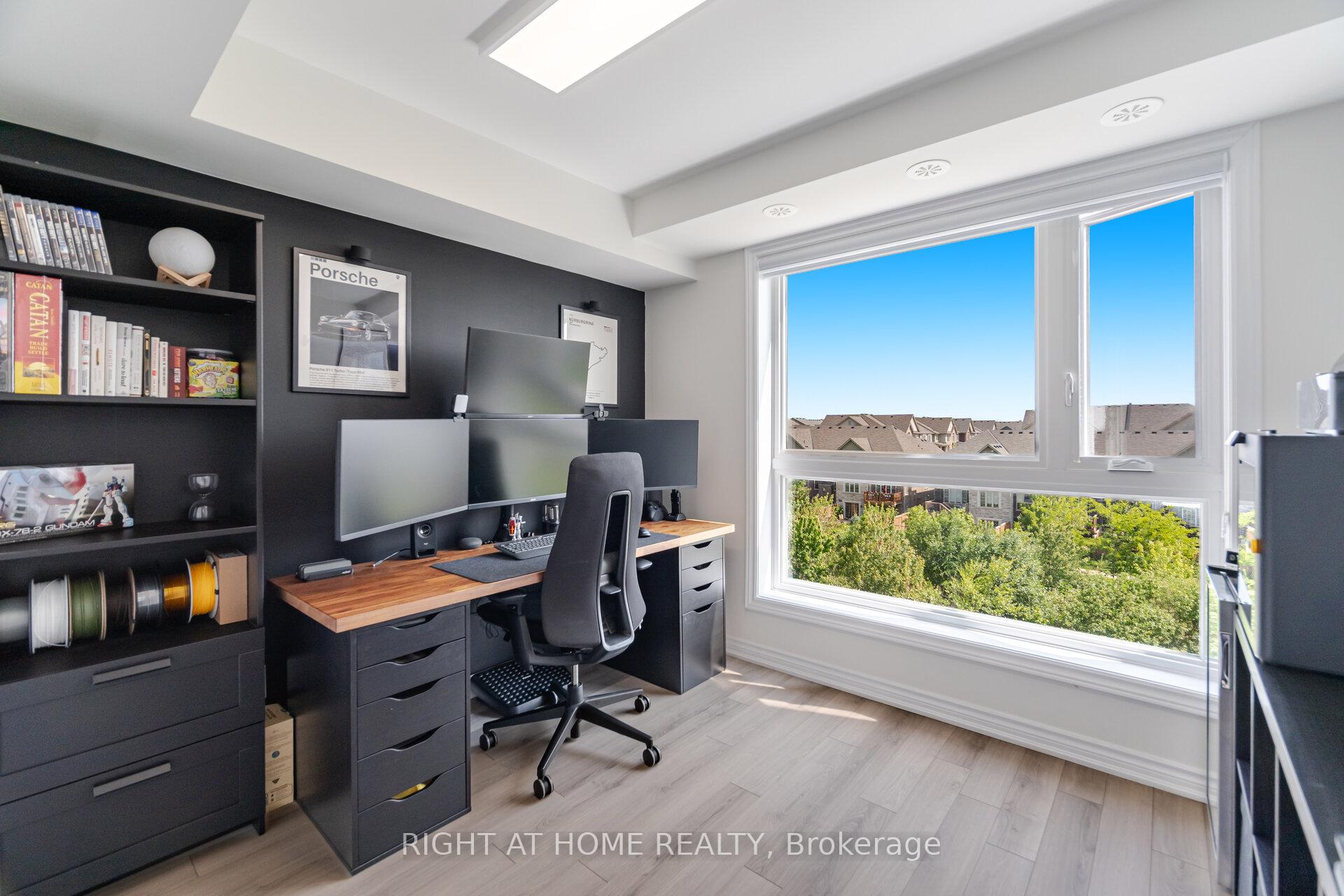 2 Bedrooms Condo at 349 Wheat Boom, Oakville For sale