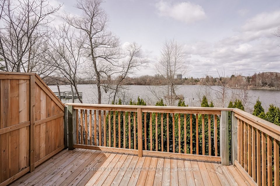 12 Lakeside Vista