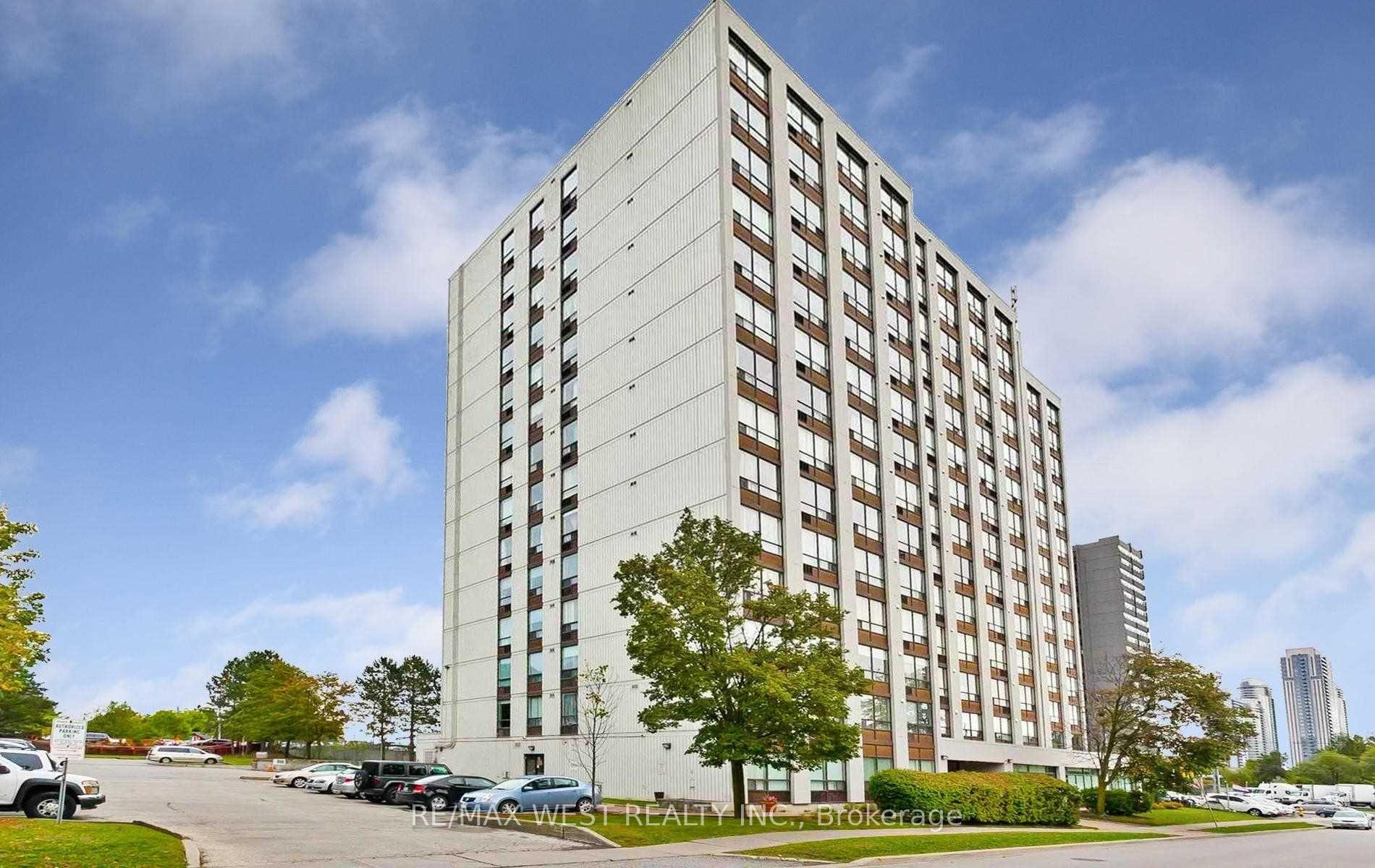 4 Bedrooms Condo at 1 Reidmount, Toronto For sale