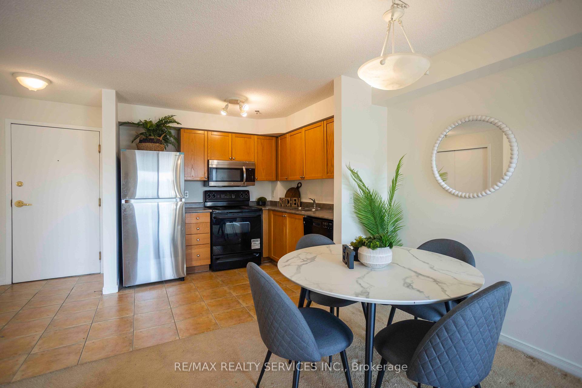 3 Bedrooms Condo at 684 Warden, Toronto For sale