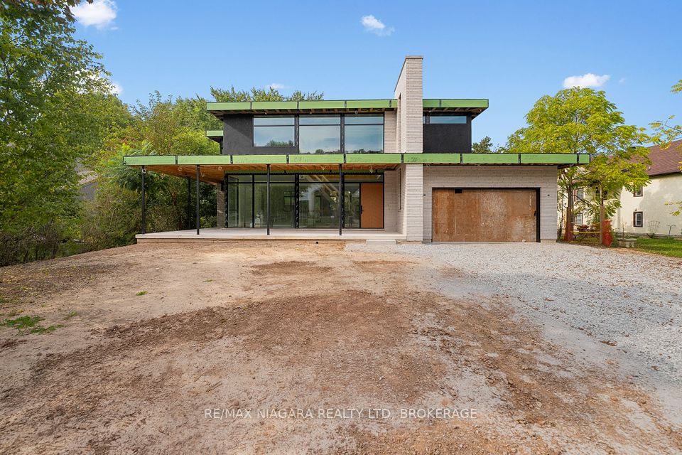 8 KENT Street