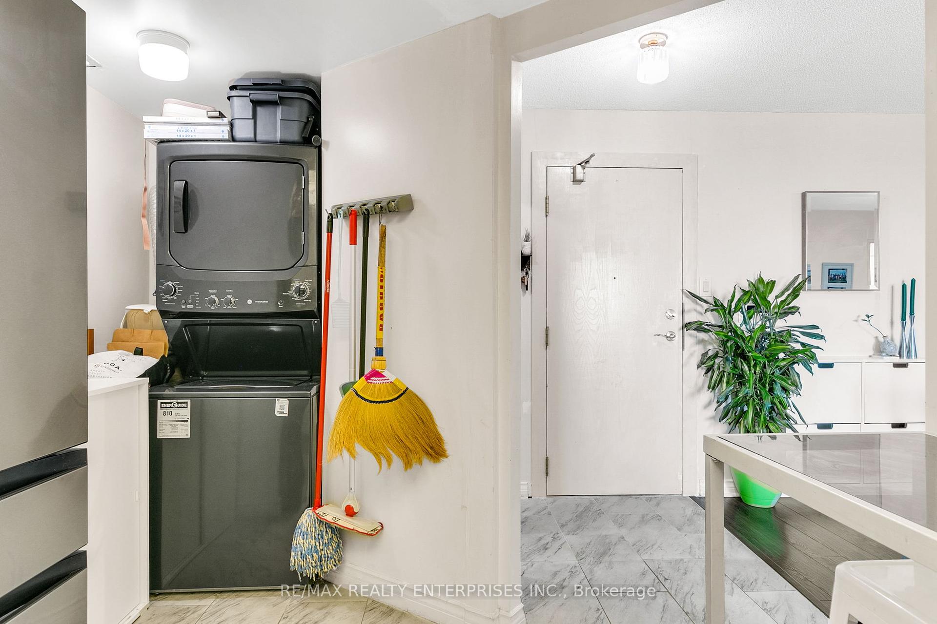 3 Bedrooms Condo at 1 Greystone Walk,  Toronto For sale
