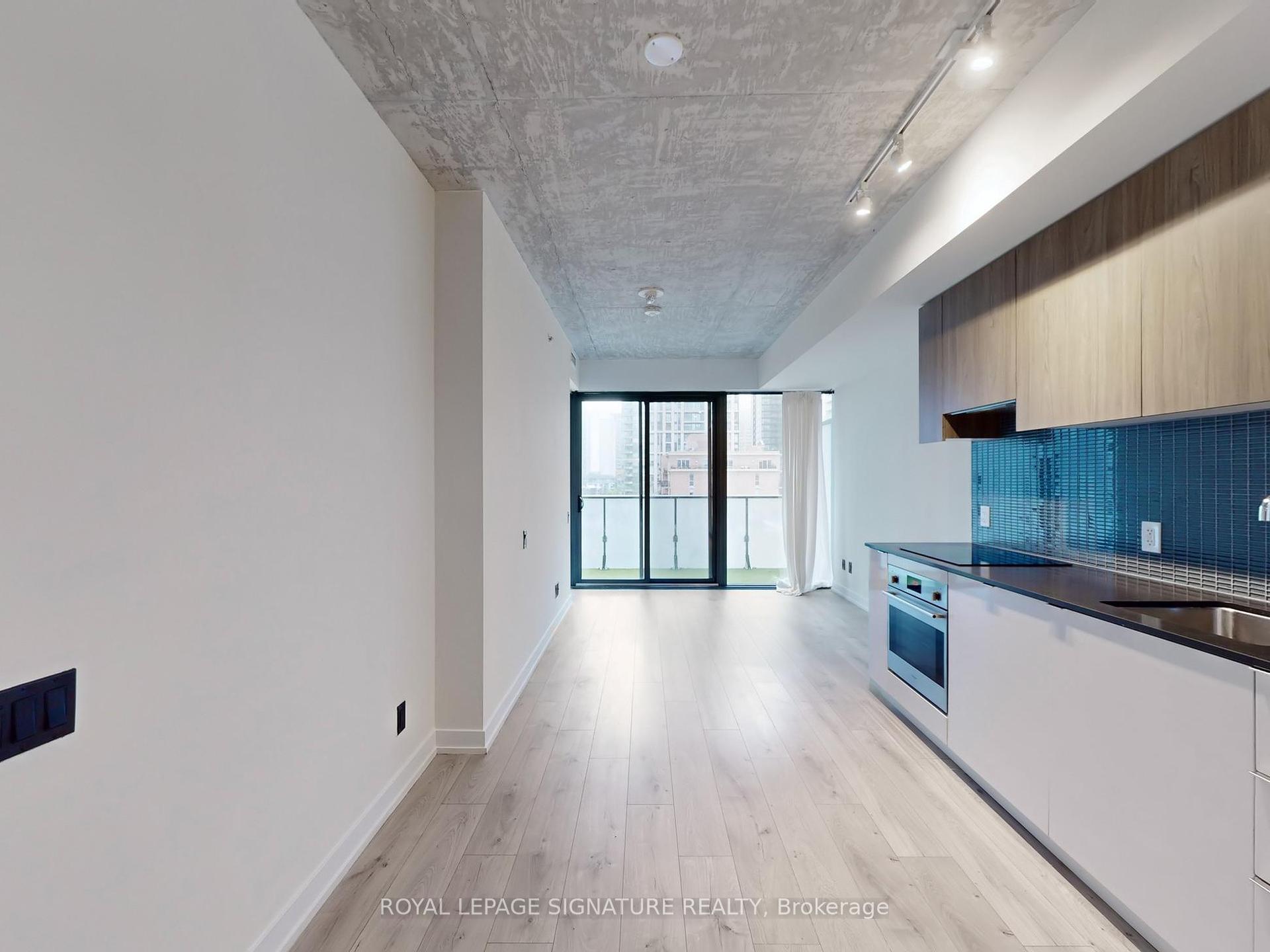 2 Bedrooms Condo at 161 Roehampton, Toronto For sale