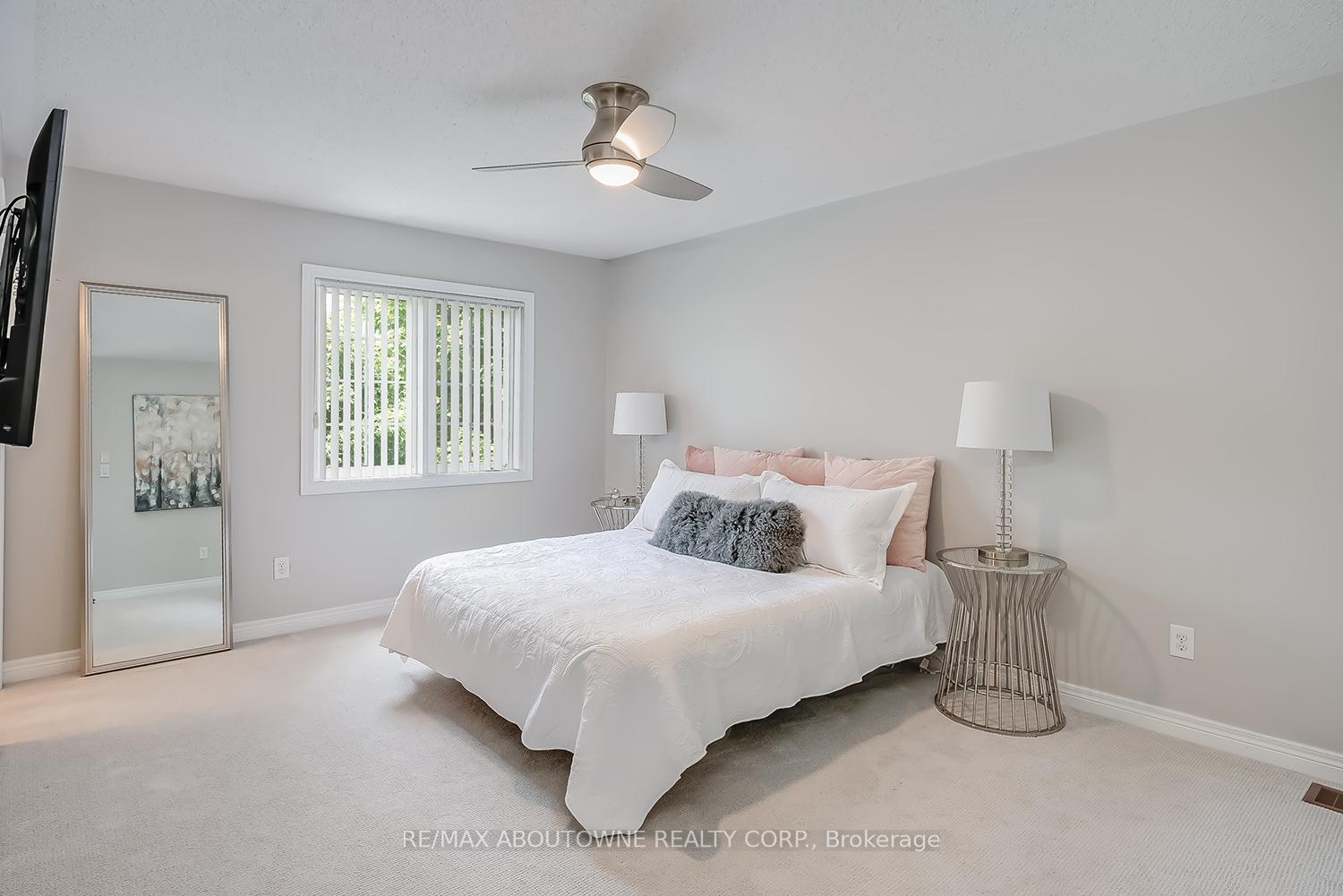 3 Bedrooms Condo at 233 Duskywing, Oakville For sale