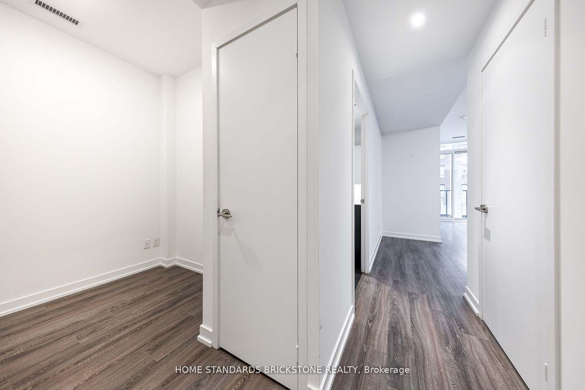 3 Bedrooms Condo at 20 Edward, Toronto For sale