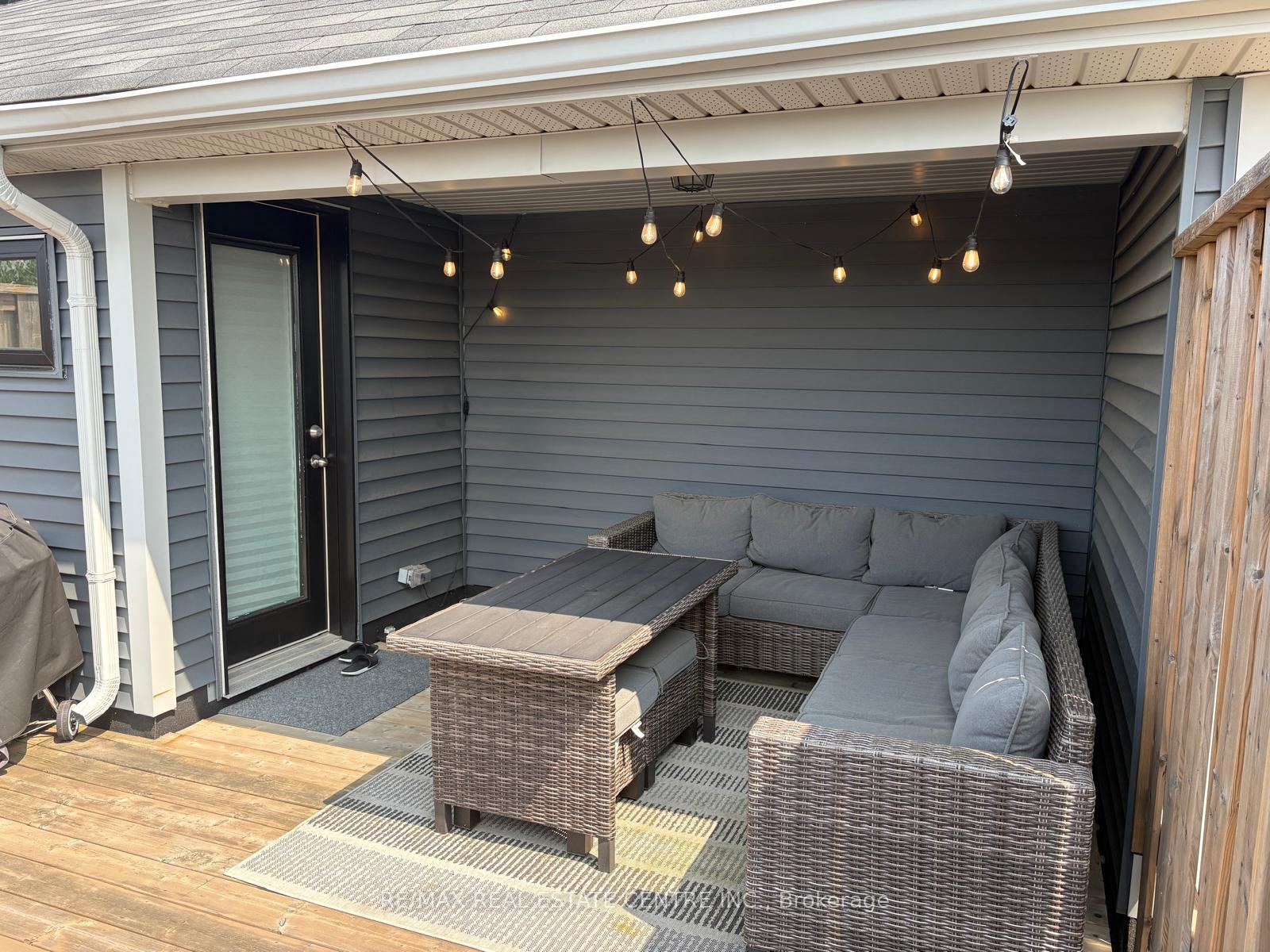 2 Bedrooms Condo at 219 Dundas, Hamilton For sale