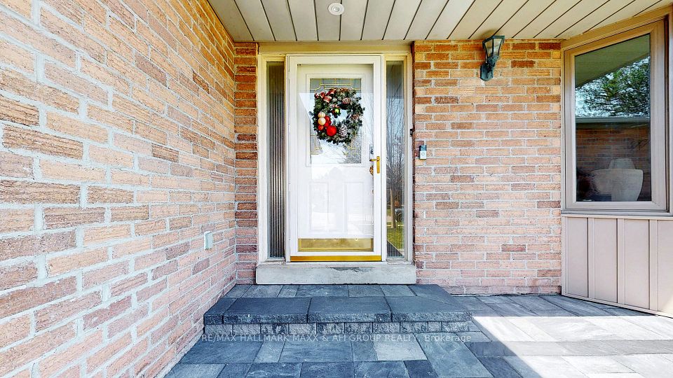 86 Tamarac Trail, Aurora, ON L4G 5S1