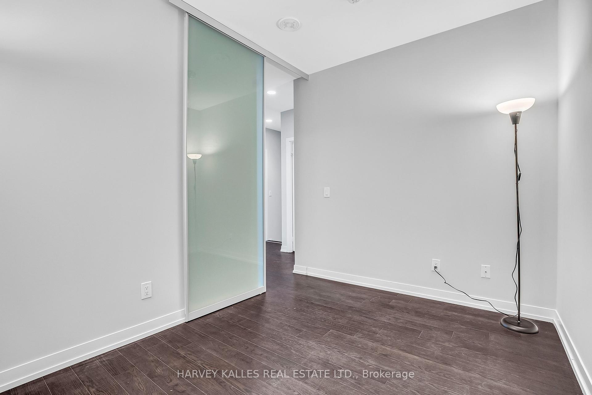 4 Bedrooms Condo at 85 Wood, Toronto For sale