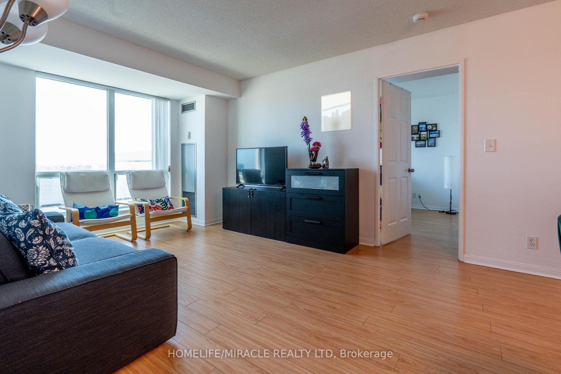 2 Bedrooms Condo at 1 Lee Centre, Toronto For sale