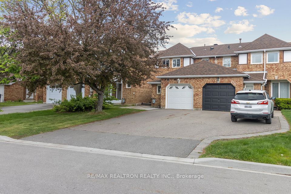 2713 Lindholm Crescent, Mississauga, ON L5M 4P6