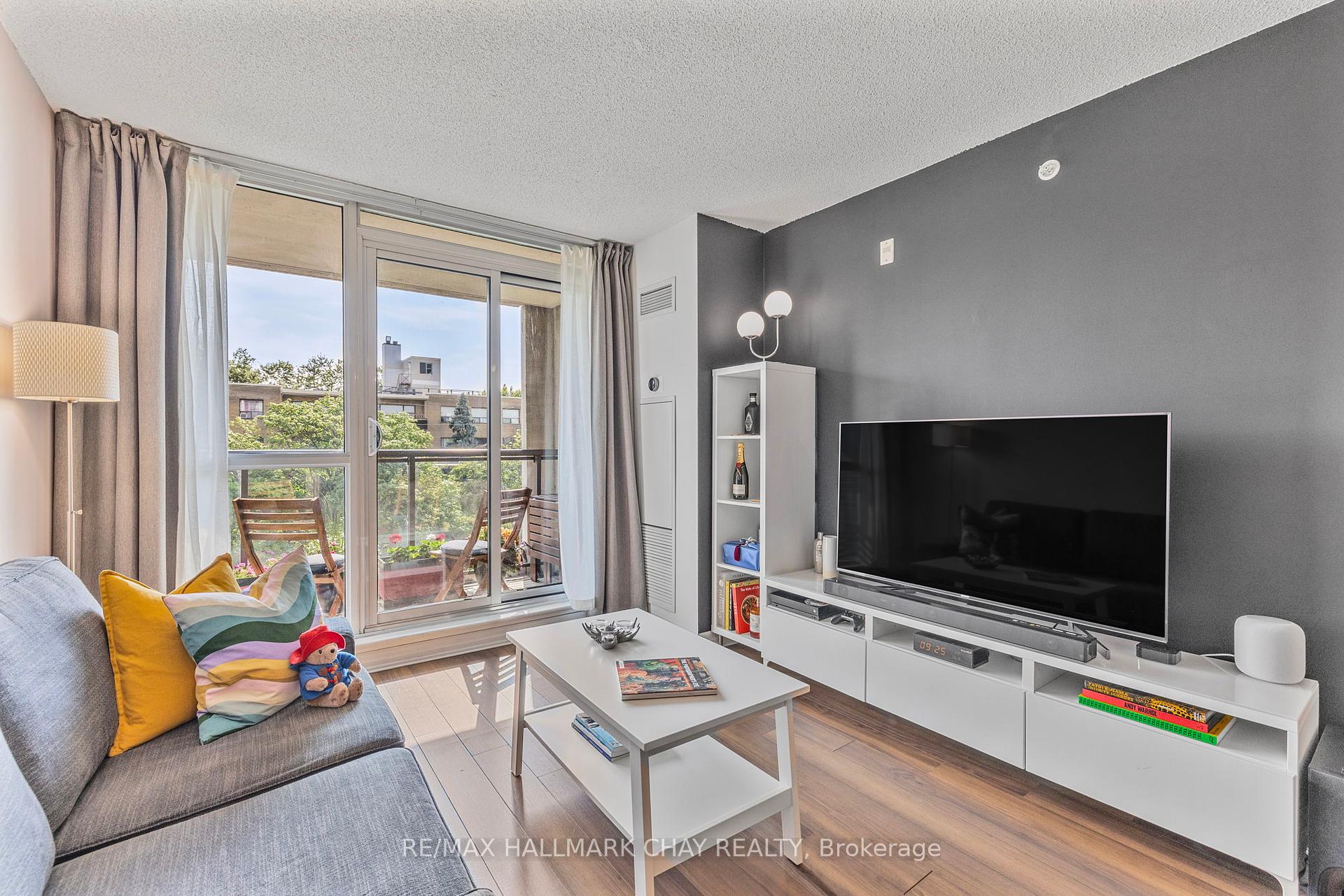 2 Bedrooms Condo at 80 Esther Lorrie, Toronto For sale
