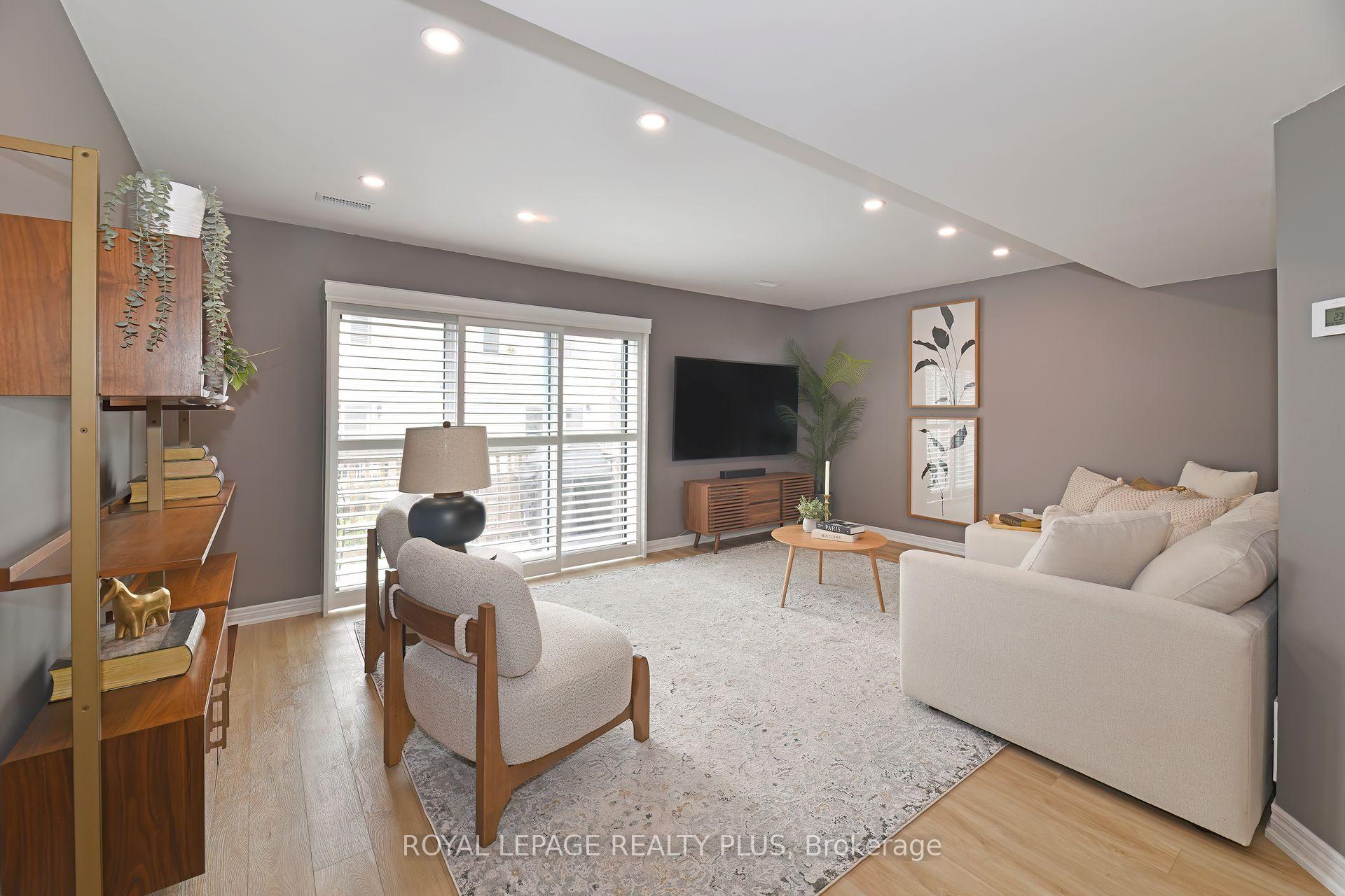 3 Bedrooms Condo at 4045 Upper Middle, Burlington For sale