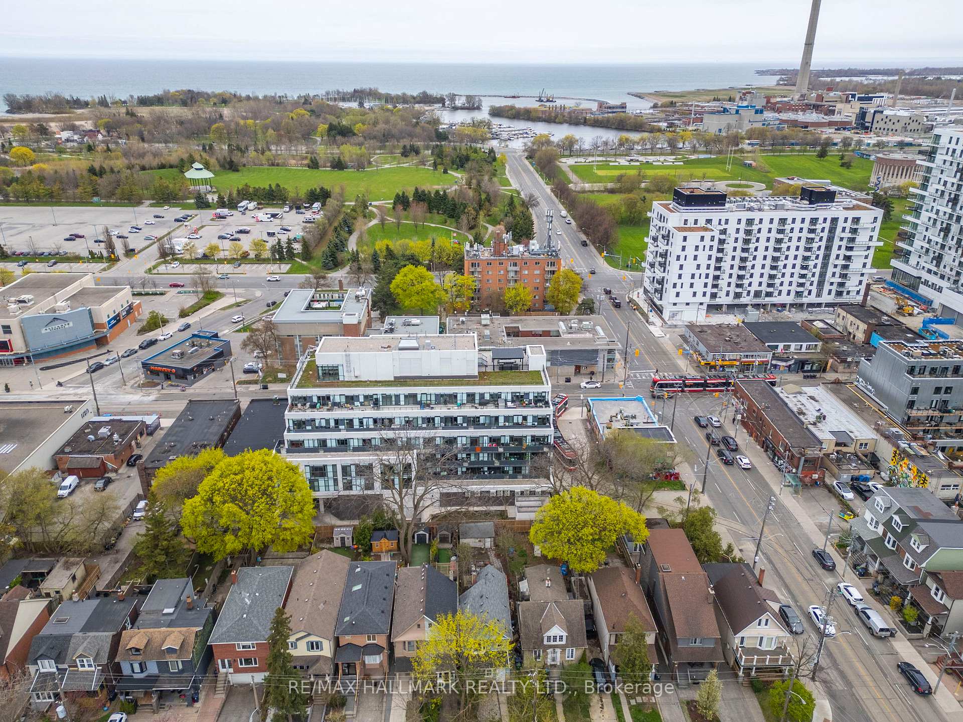 3 Bedrooms Condo at 1630 Queen, Toronto For sale