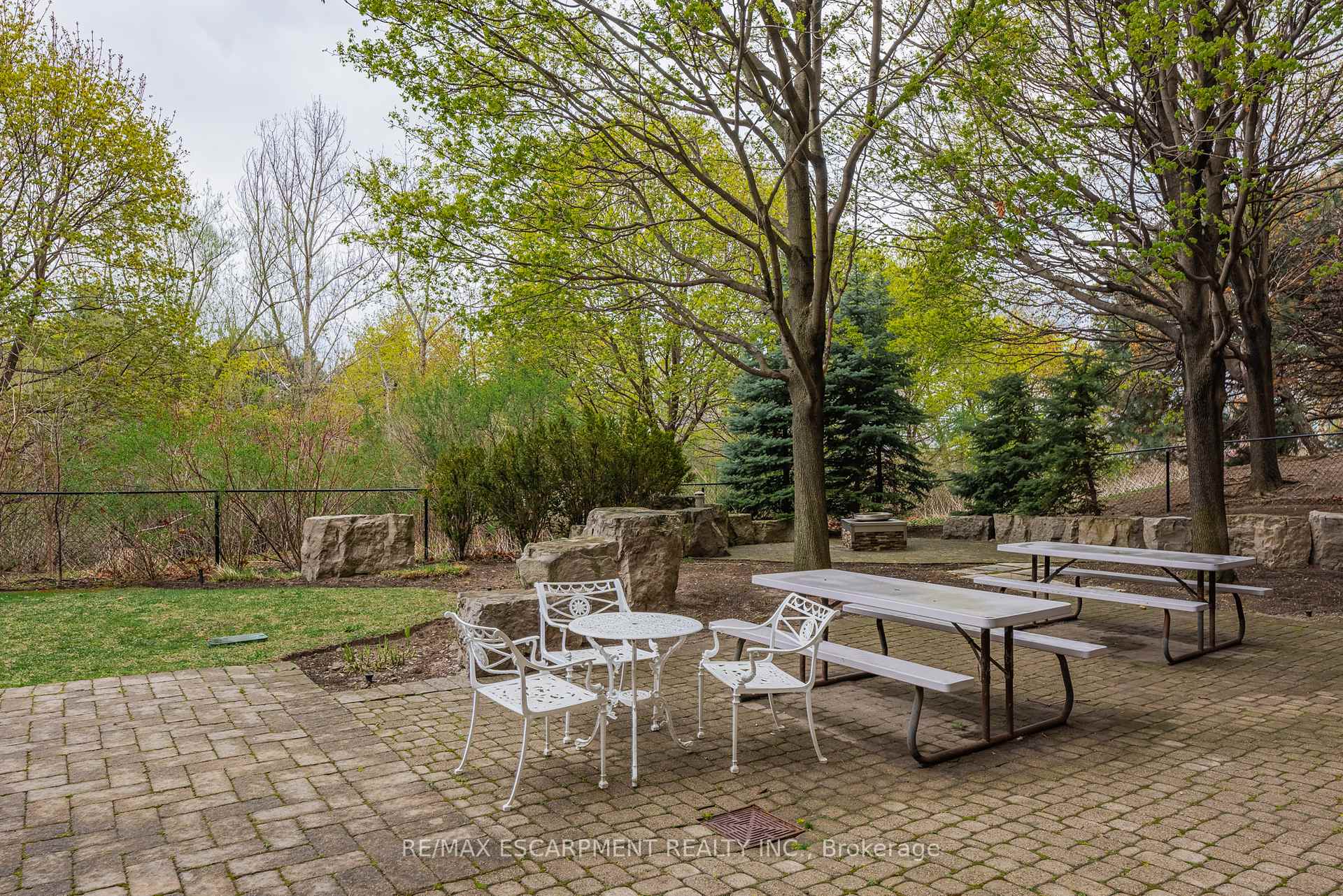 1 Bedroom Condo at 50 Eglinton, Mississauga For sale