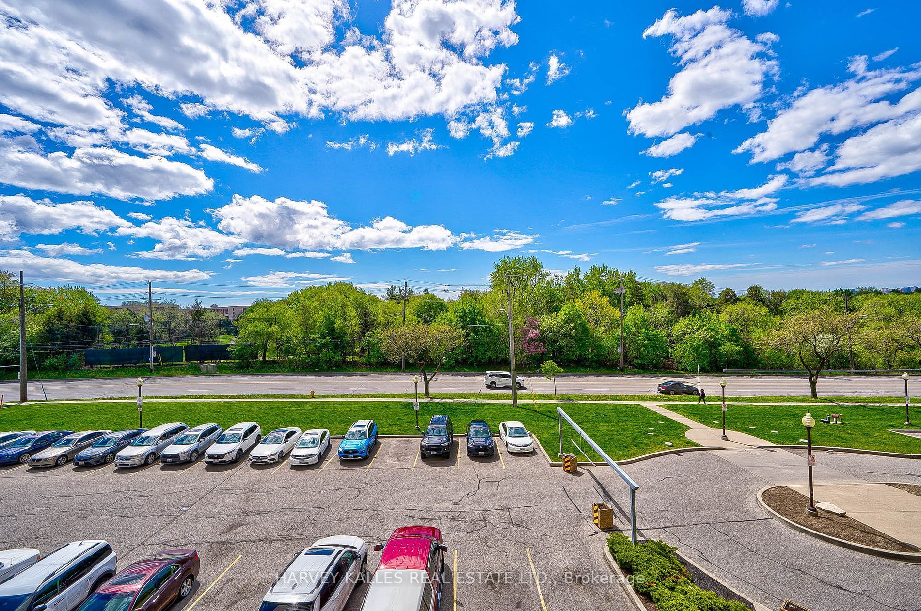 2000 Sheppard Avenue W 411
