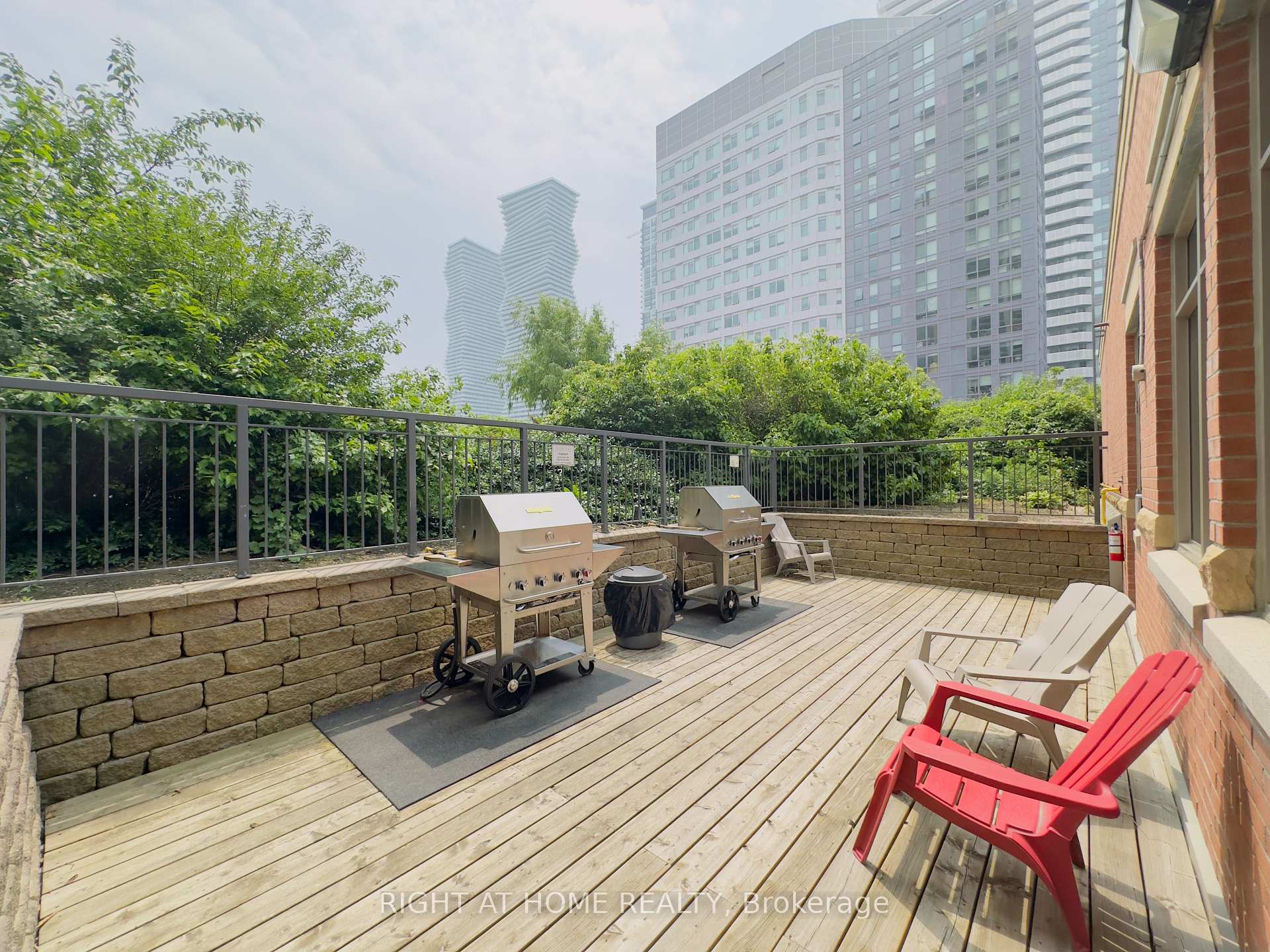 2 Bedrooms Condo at 4090 Living Arts, Mississauga For sale