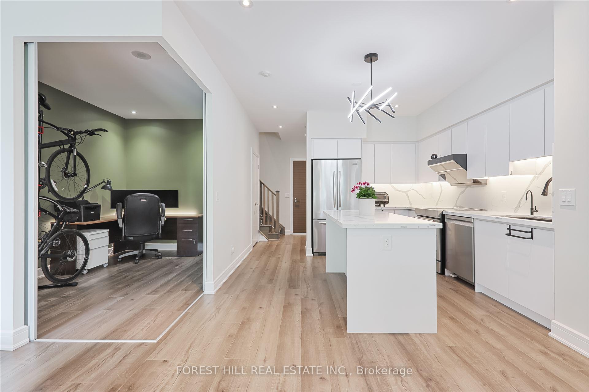 4 Bedrooms Condo at 35 Brian Peck, Toronto For sale