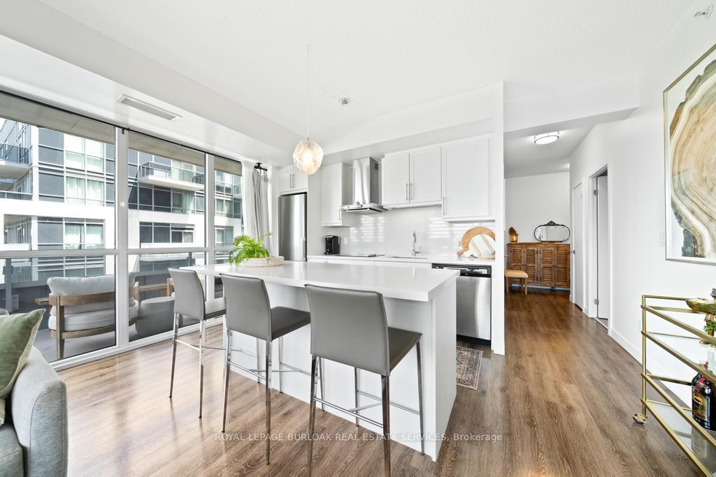 2 Bedrooms Condo at 2087 Fairview, Burlington For sale
