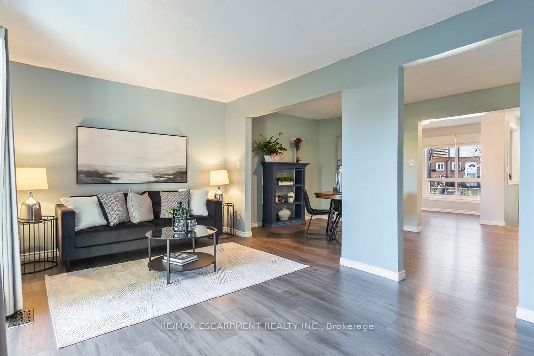 3 Bedrooms Condo at 1301 Upper Gage, Hamilton For sale
