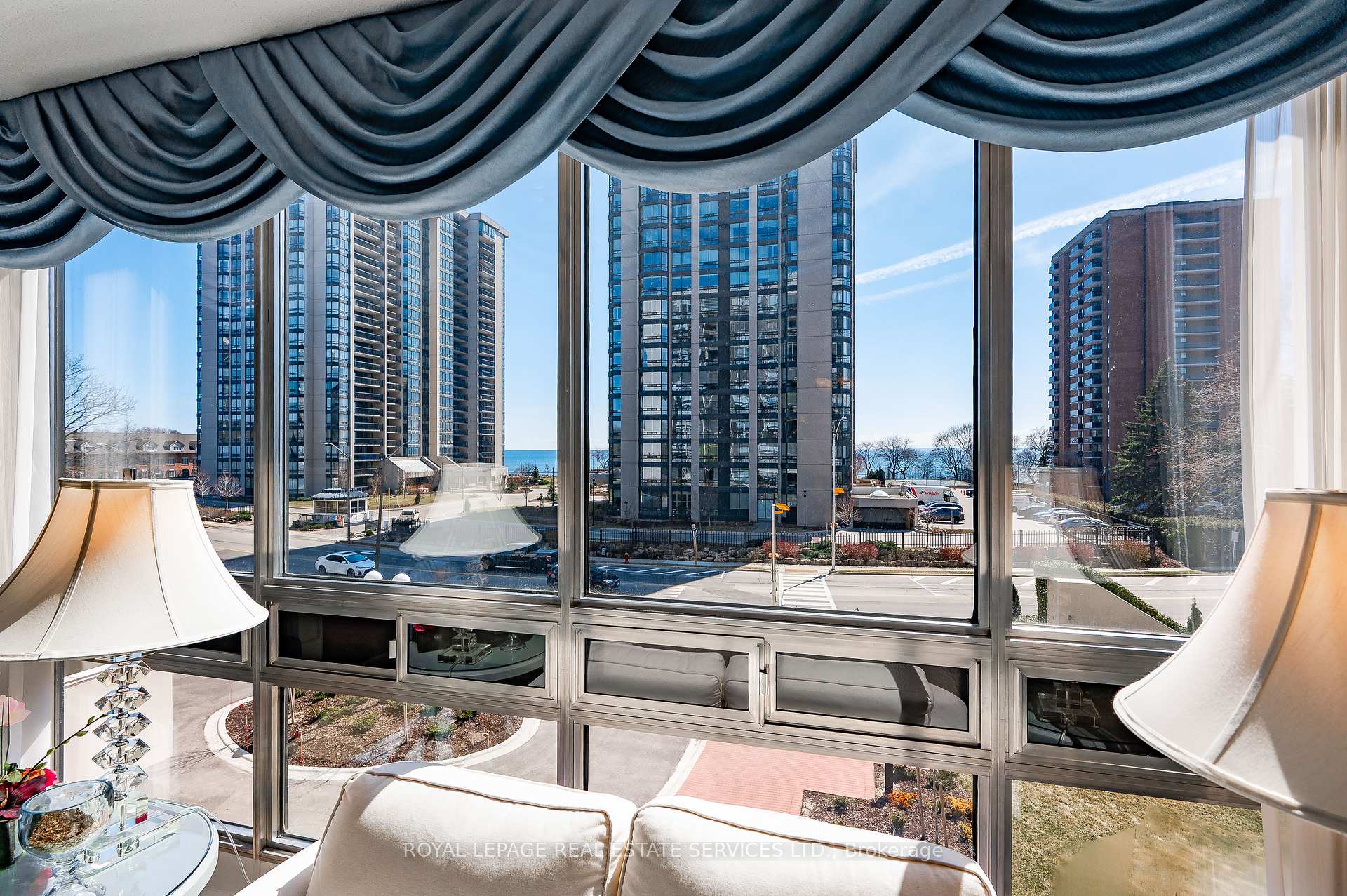 2 Bedrooms Condo at 2185 Marine,  Oakville For sale