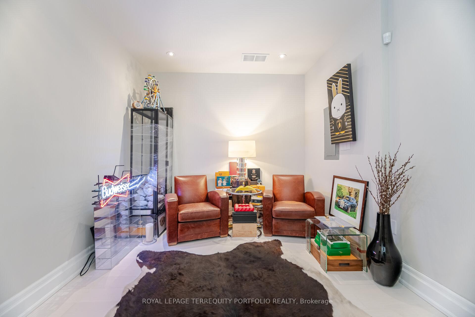 4 Bedrooms Condo at 51 York Mills,  Toronto For sale