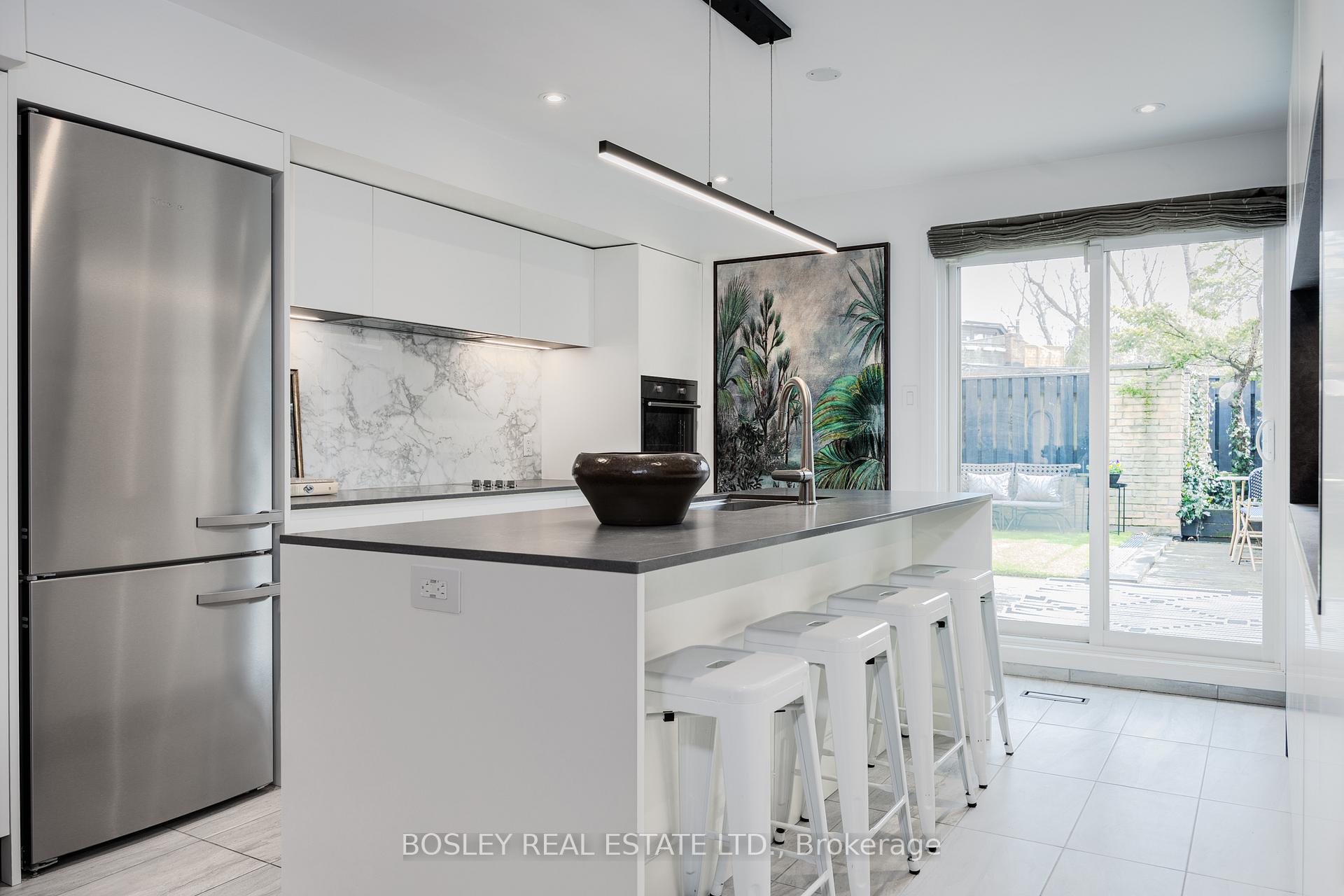 4 Bedrooms Condo at 95 Summerhill, Toronto For sale